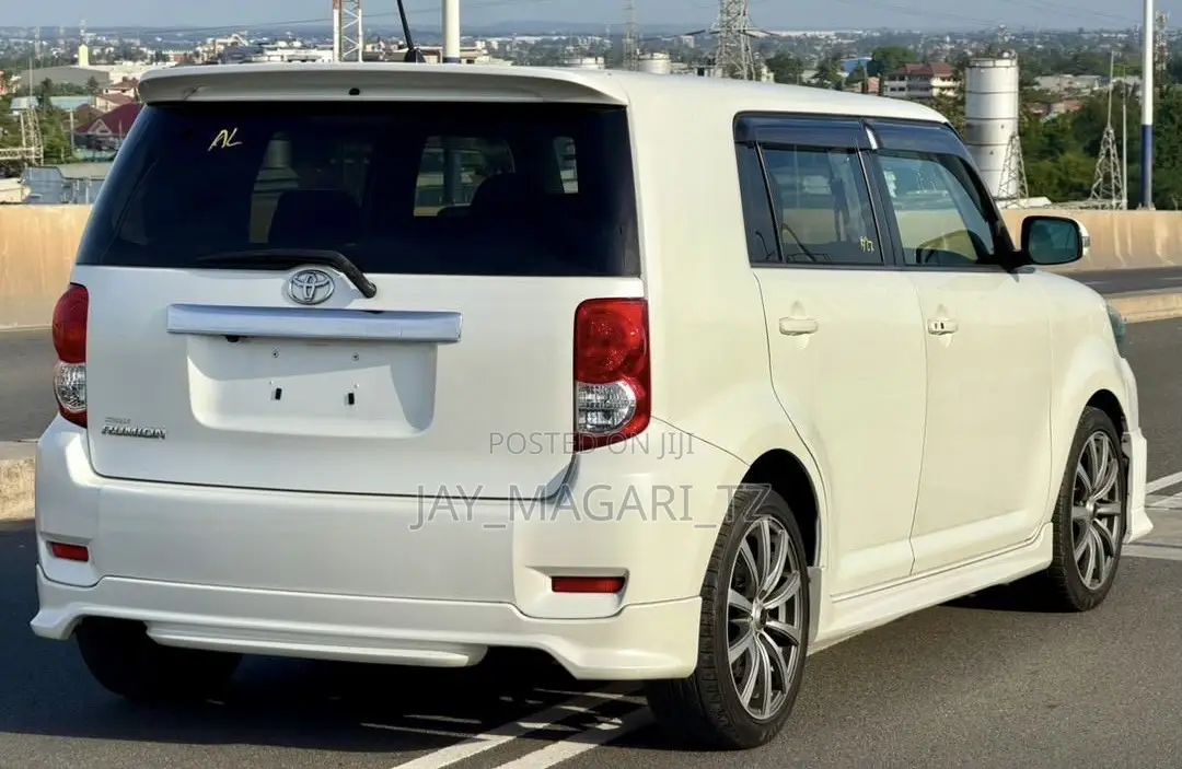 Toyota Corolla Rumion 2009 White
