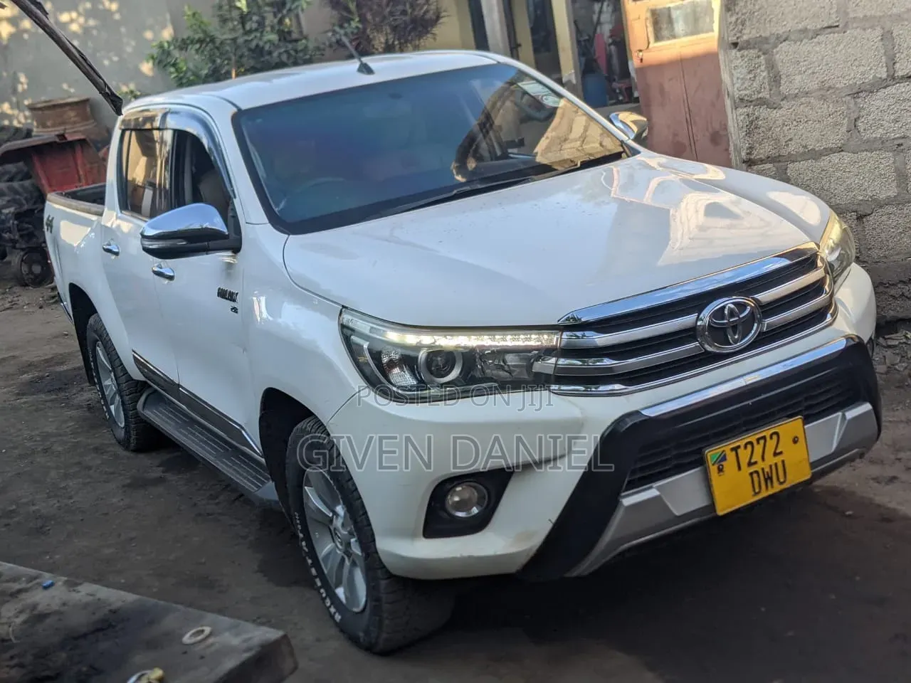 Toyota Hilux 2022 White