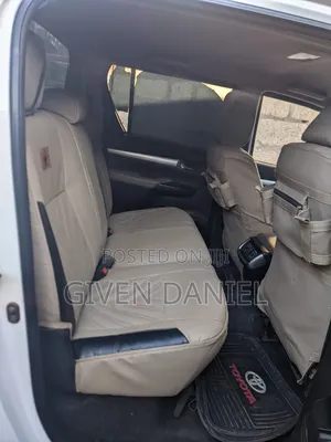 Toyota Hilux 2022 White