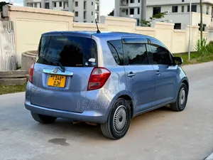 Toyota Ractis 2006 Blue