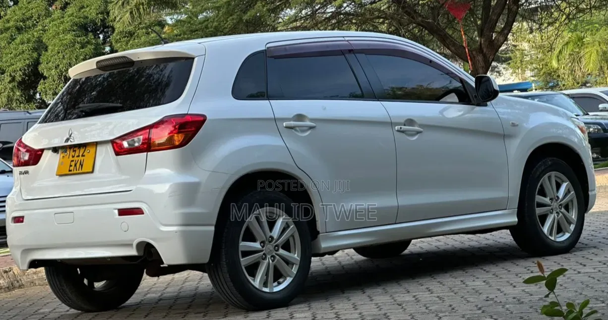 Mitsubishi RVR 2010 White