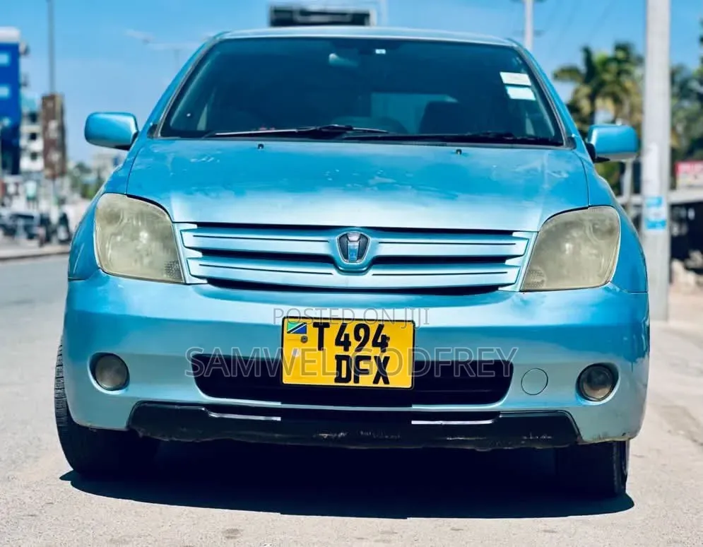 Toyota IST 2005 Silver