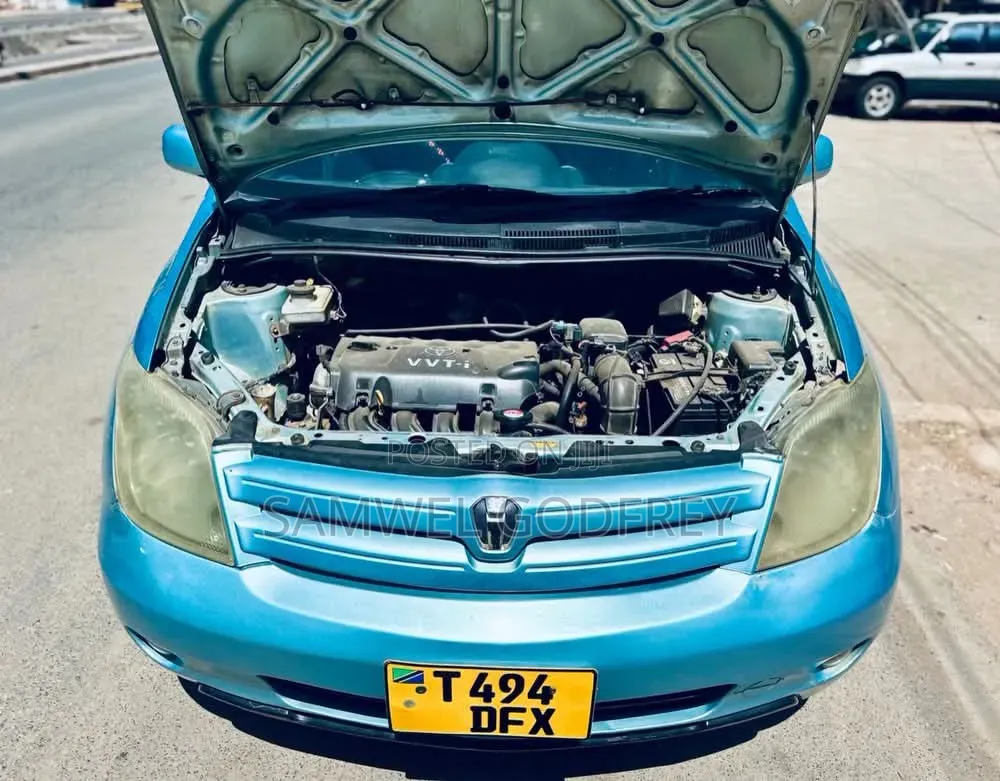Toyota IST 2005 Silver