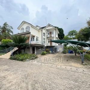 5bdrm House in Goba for sale