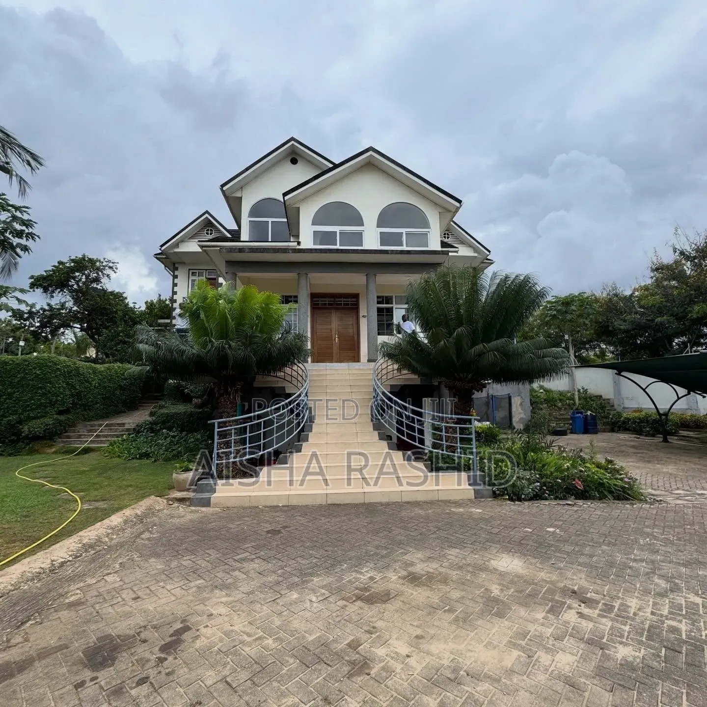 5bdrm House in Goba for sale