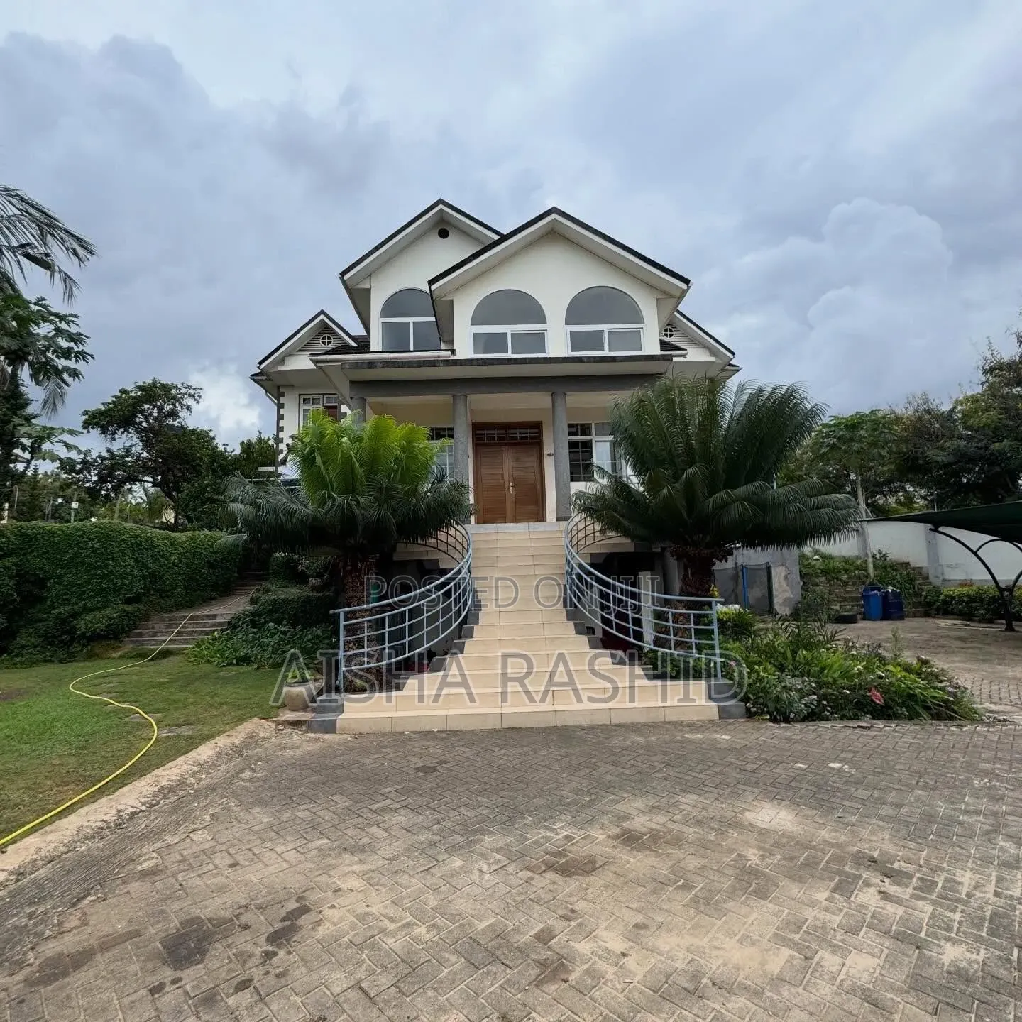5bdrm House in Goba for sale
