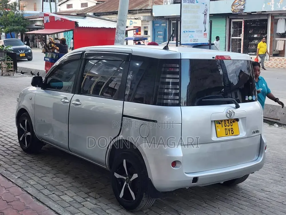 Toyota Sienta 2006 Silver