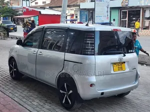 Toyota Sienta 2006 Silver
