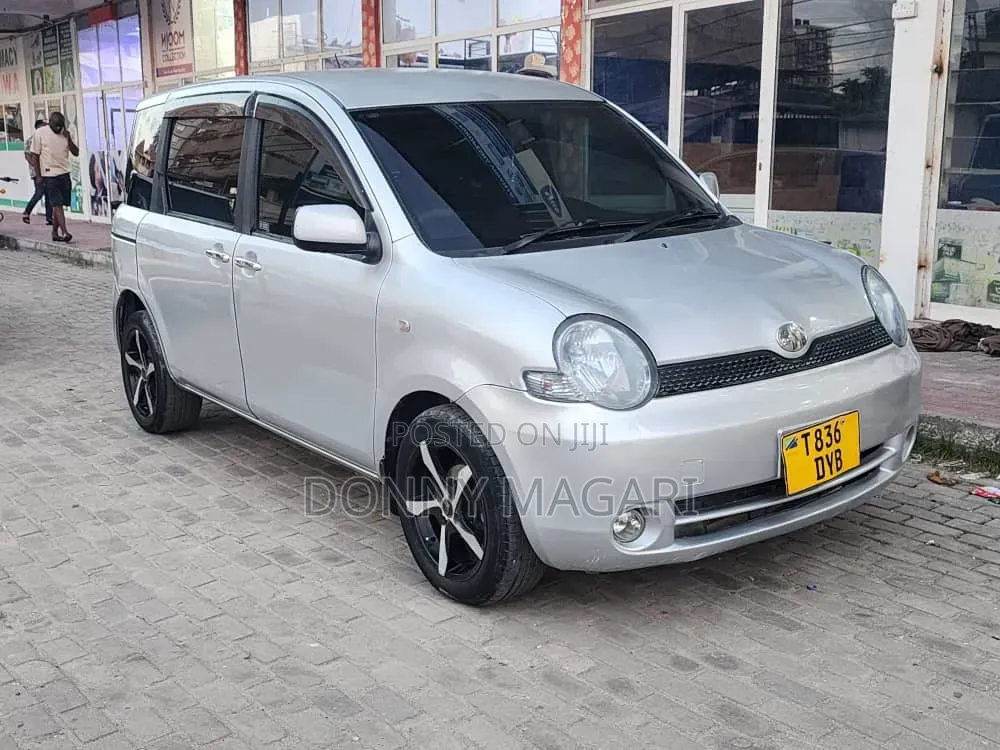 Toyota Sienta 2006 Silver