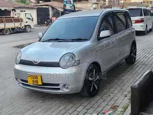 Toyota Sienta 2006 Silver