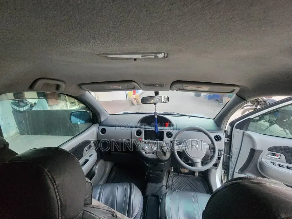Toyota Sienta 2006 Silver