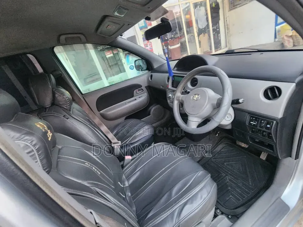 Toyota Sienta 2006 Silver