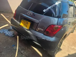 Toyota IST 2005 Gray