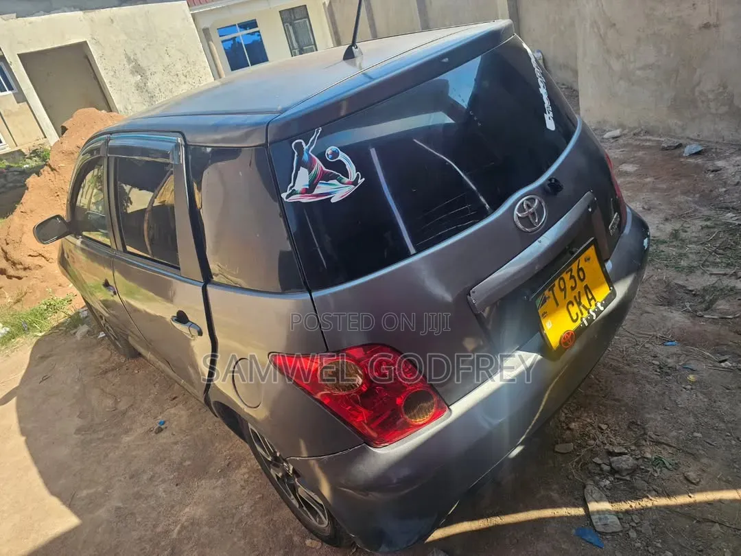 Toyota IST 2005 Gray