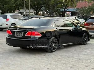 Toyota Crown 2011 Black