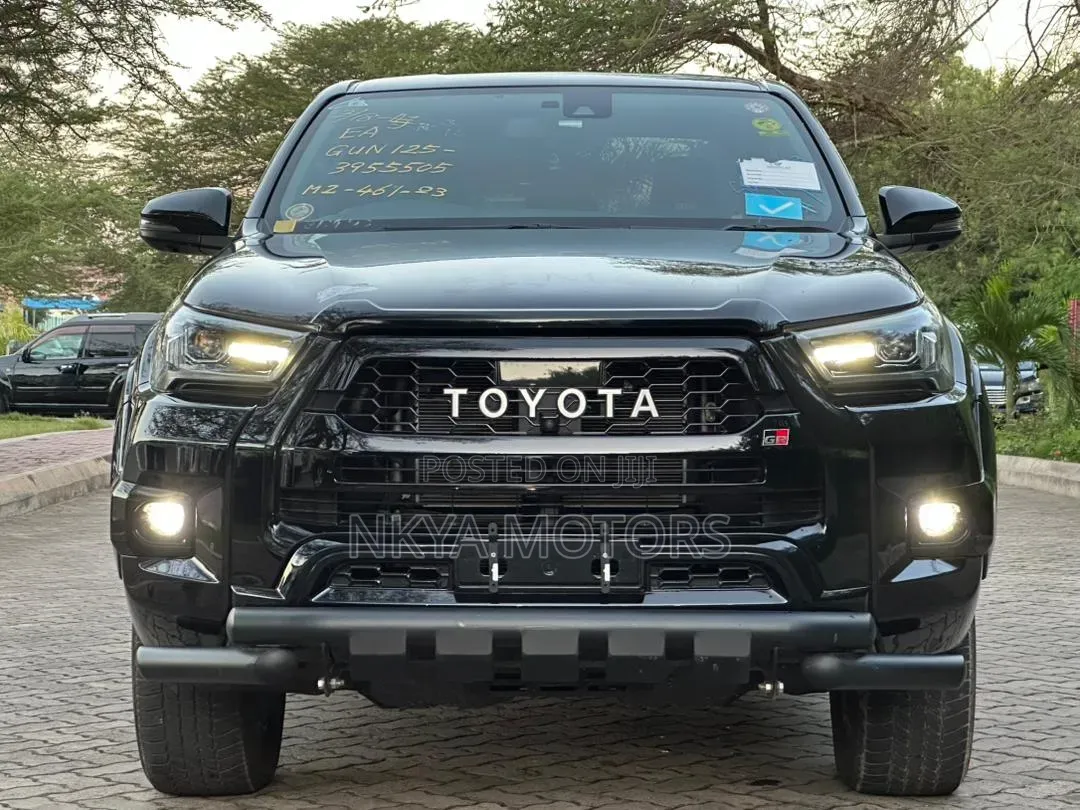 Toyota Hilux 2024 Black