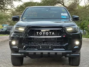 Toyota Hilux 2024 Black