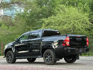 Toyota Hilux 2024 Black