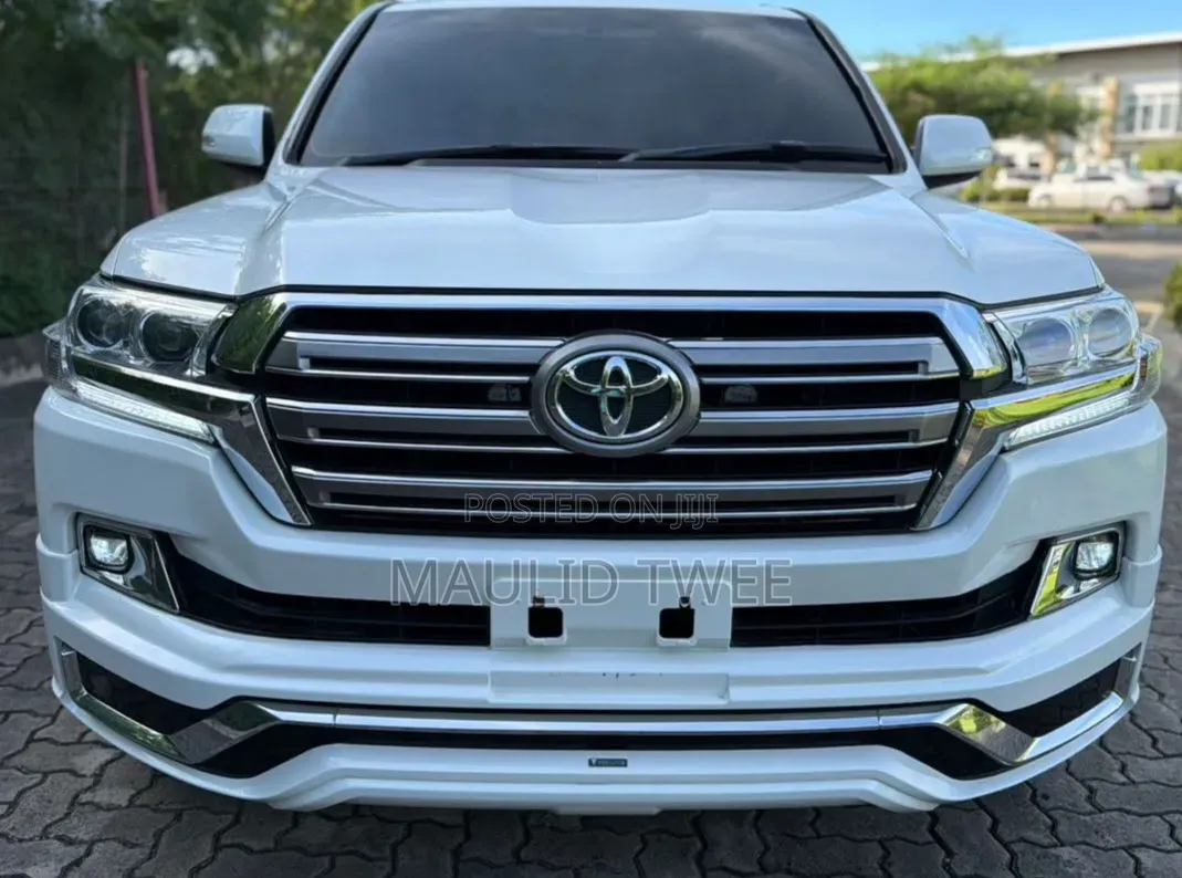 Toyota Land Cruiser 2016 White