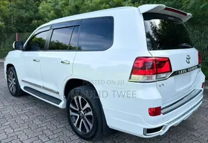 Toyota Land Cruiser 2016 White