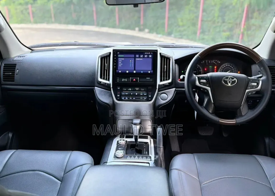 Toyota Land Cruiser 2016 White