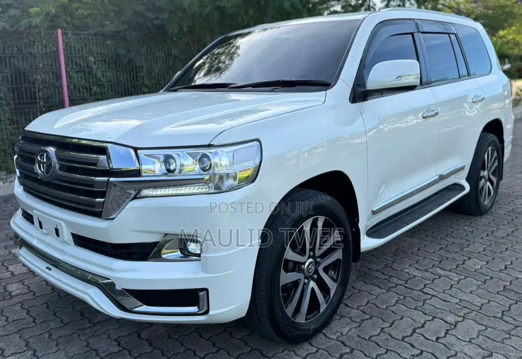 Toyota Land Cruiser 2016 White