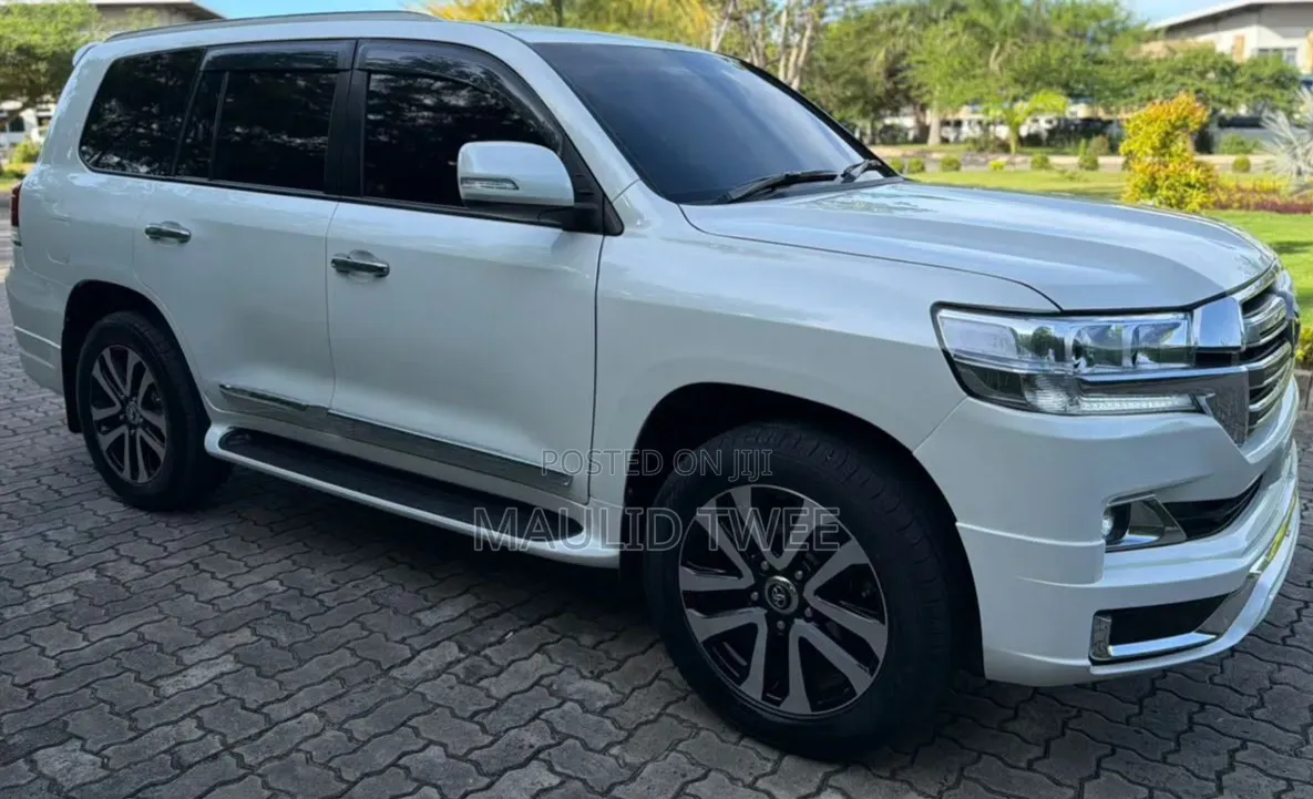 Toyota Land Cruiser 2016 White