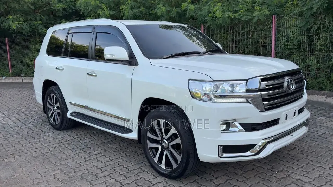 Toyota Land Cruiser 2016 White