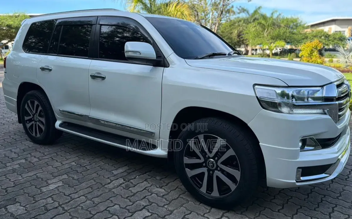 Toyota Land Cruiser 2016 White