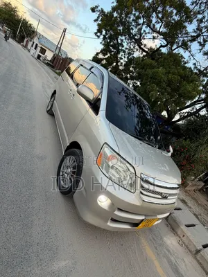 Toyota Noah 2006 Beige