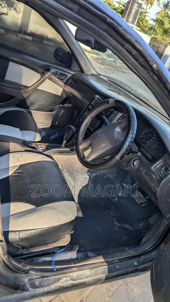 Toyota Corolla 2000 Black