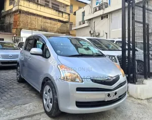 Toyota Ractis 2005 Silver