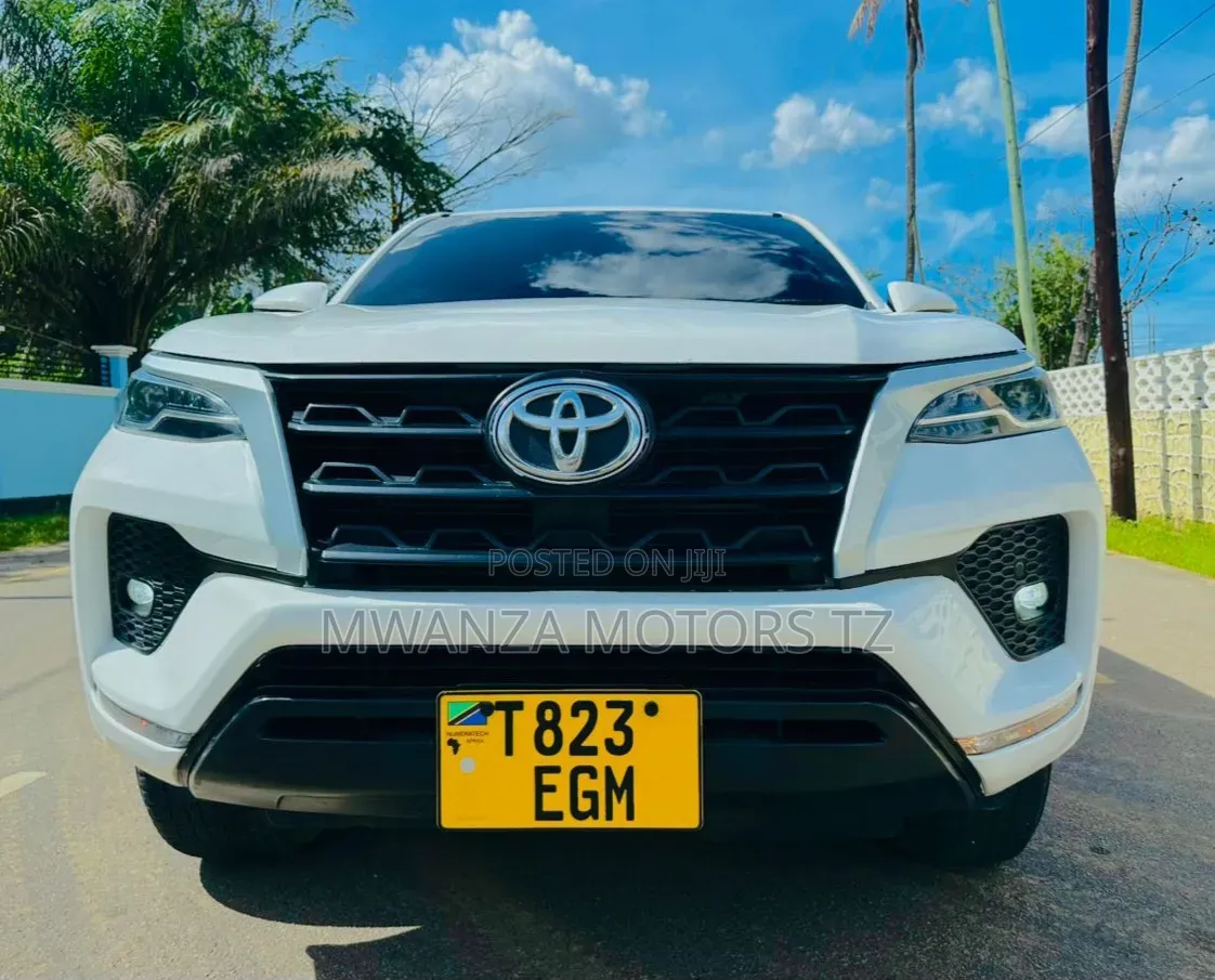 Toyota Fortuner 2022 White