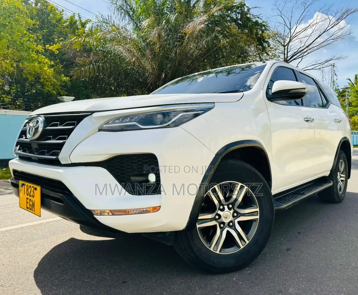 Toyota Fortuner 2022 White