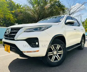 Toyota Fortuner 2022 White