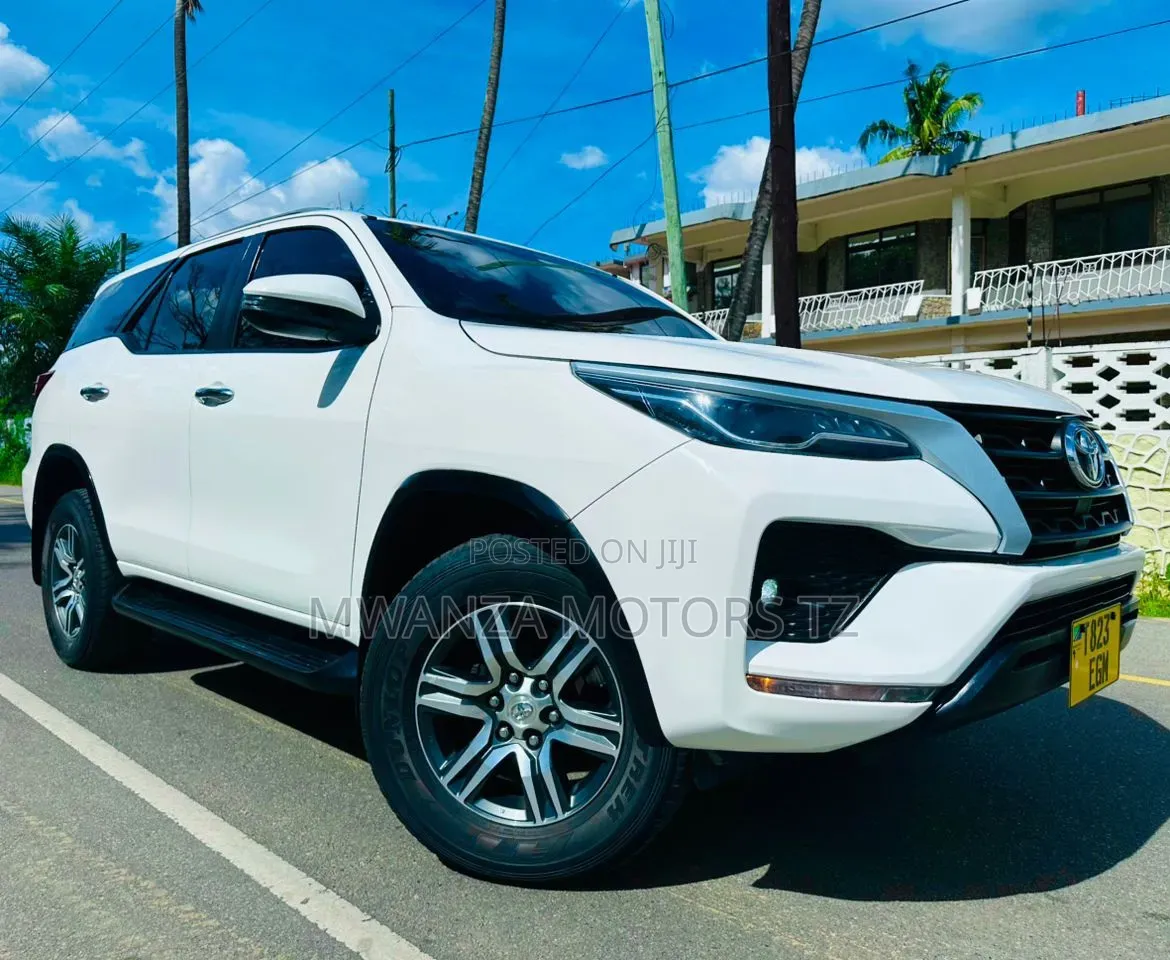Toyota Fortuner 2022 White