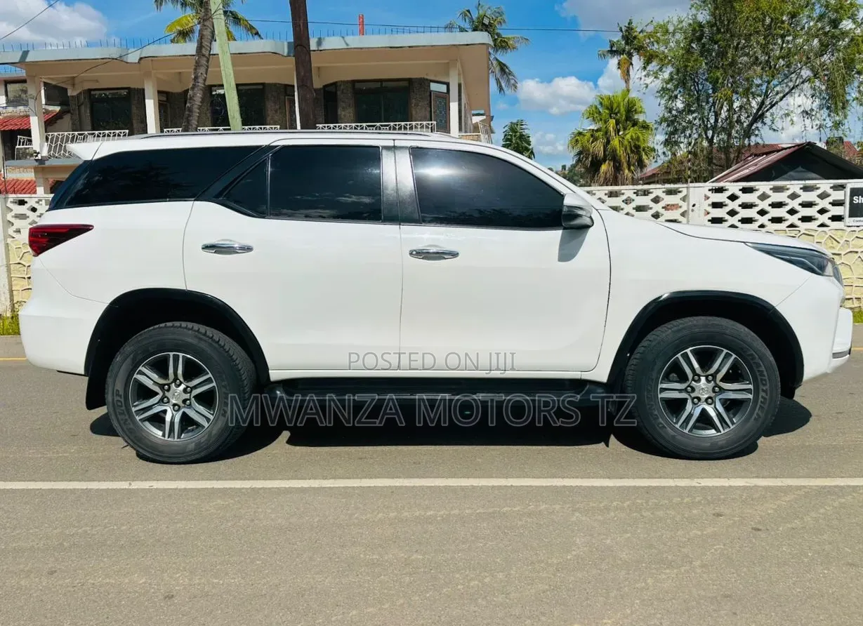 Toyota Fortuner 2022 White