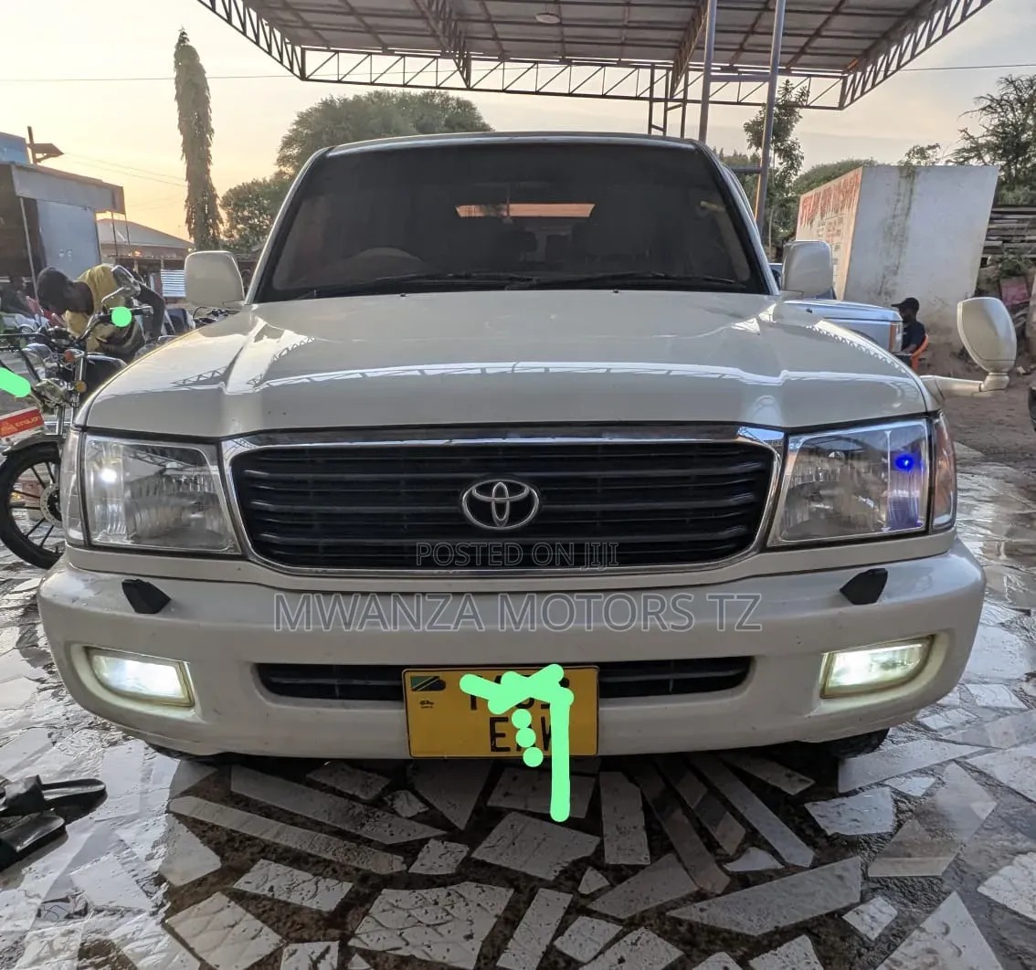 Toyota Land Cruiser 2007 White