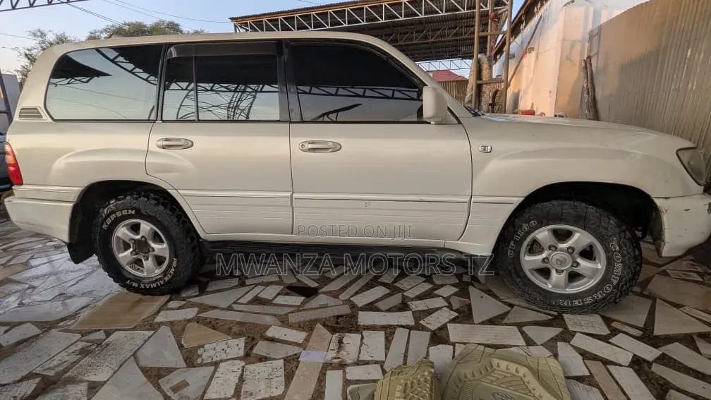 Toyota Land Cruiser 2007 White