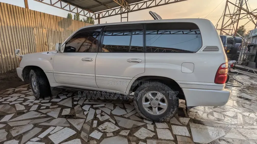 Toyota Land Cruiser 2007 White