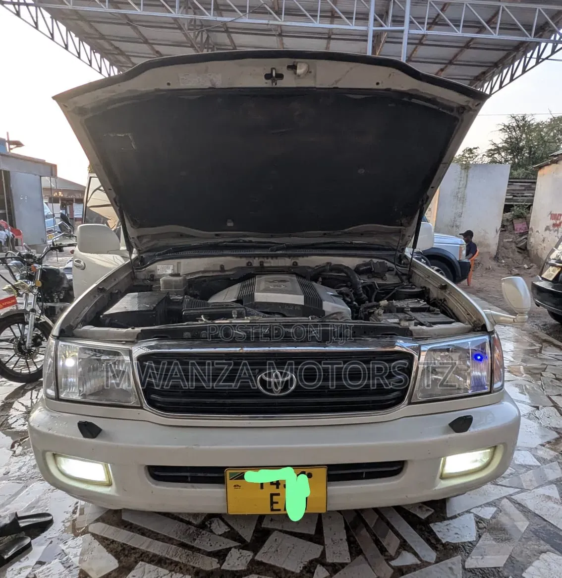 Toyota Land Cruiser 2007 White