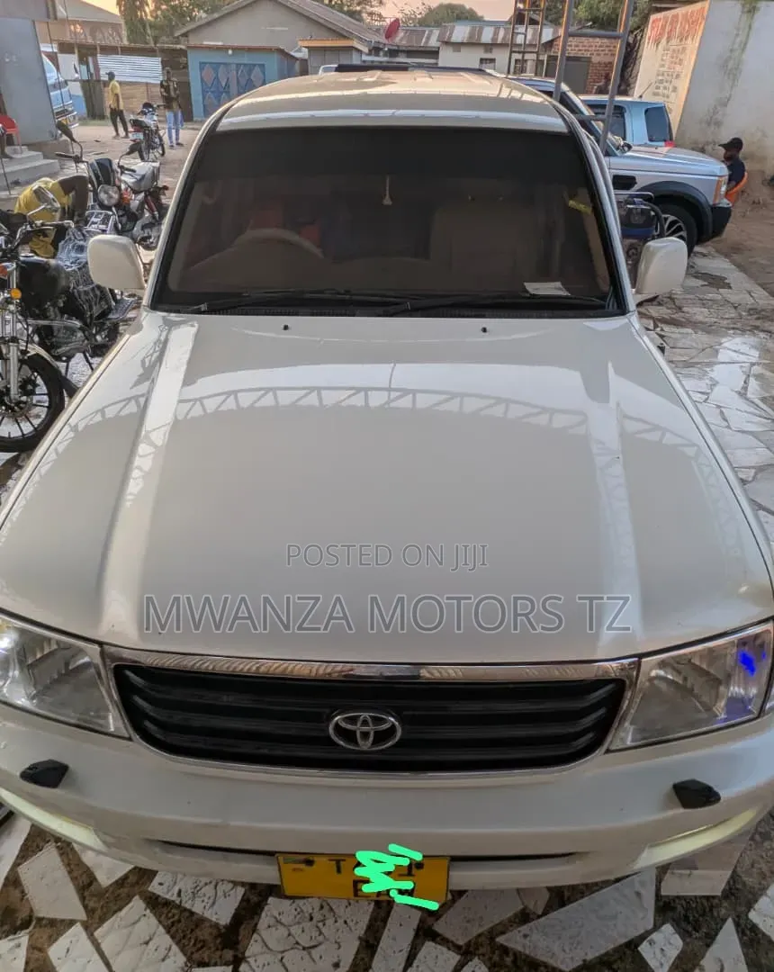 Toyota Land Cruiser 2007 White