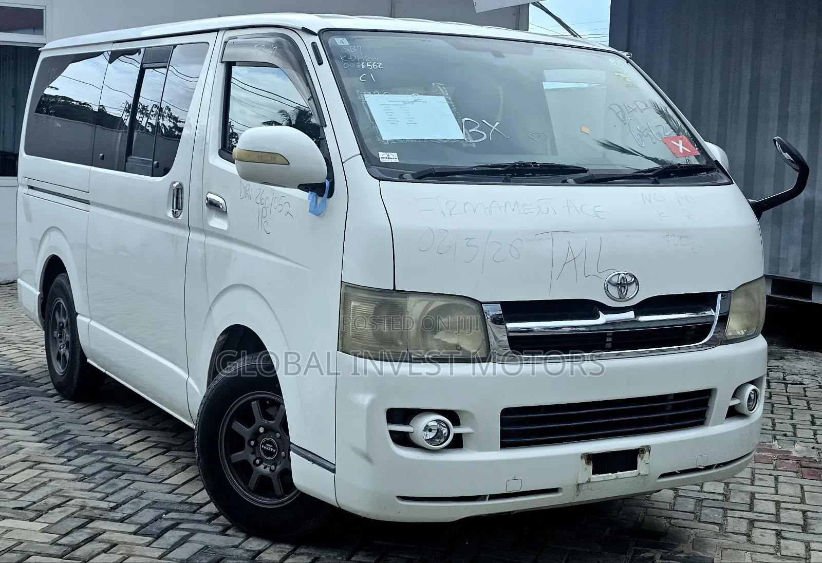 Toyota HiAce 2005 White
