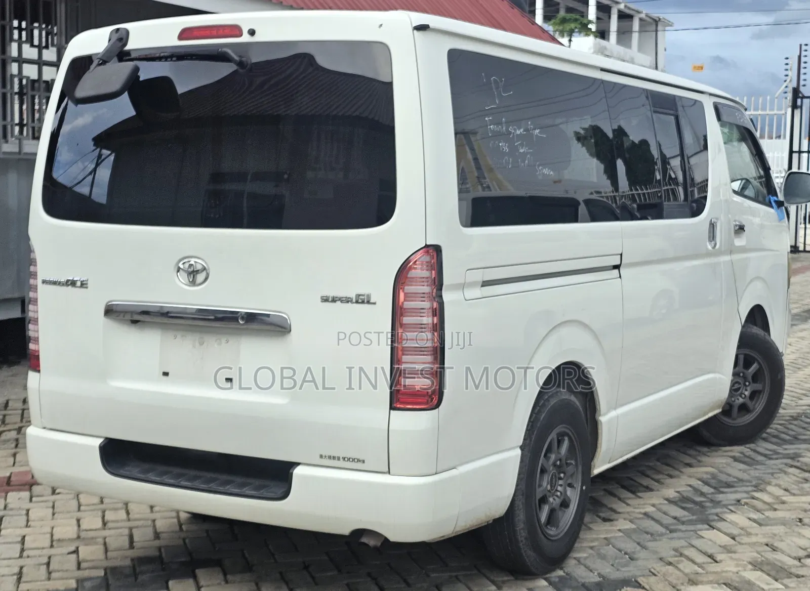 Toyota HiAce 2005 White