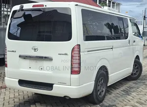 Toyota HiAce 2005 White