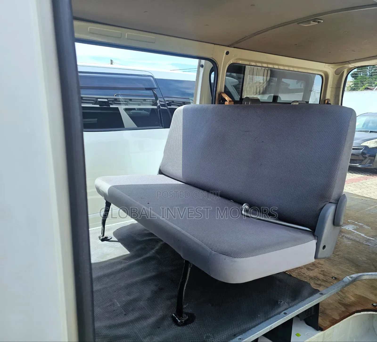 Toyota HiAce 2005 White