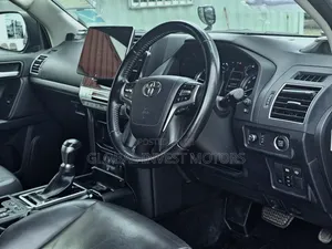 Toyota Land Cruiser Prado Kakadu 2020 Black