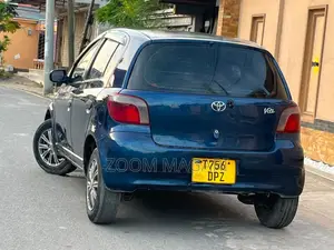 Toyota Vitz 2000 Blue