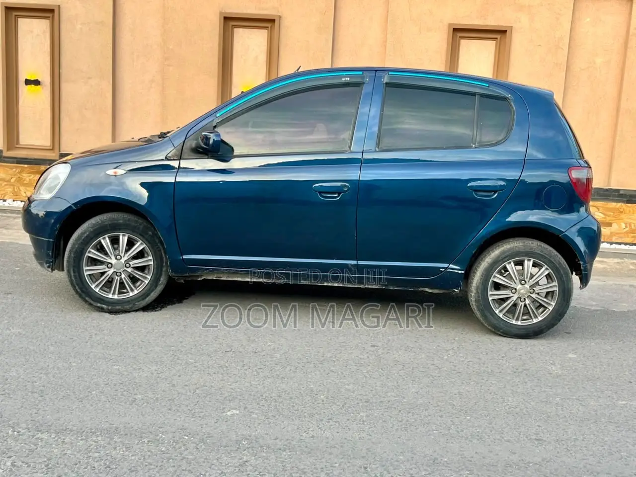 Toyota Vitz 2000 Blue