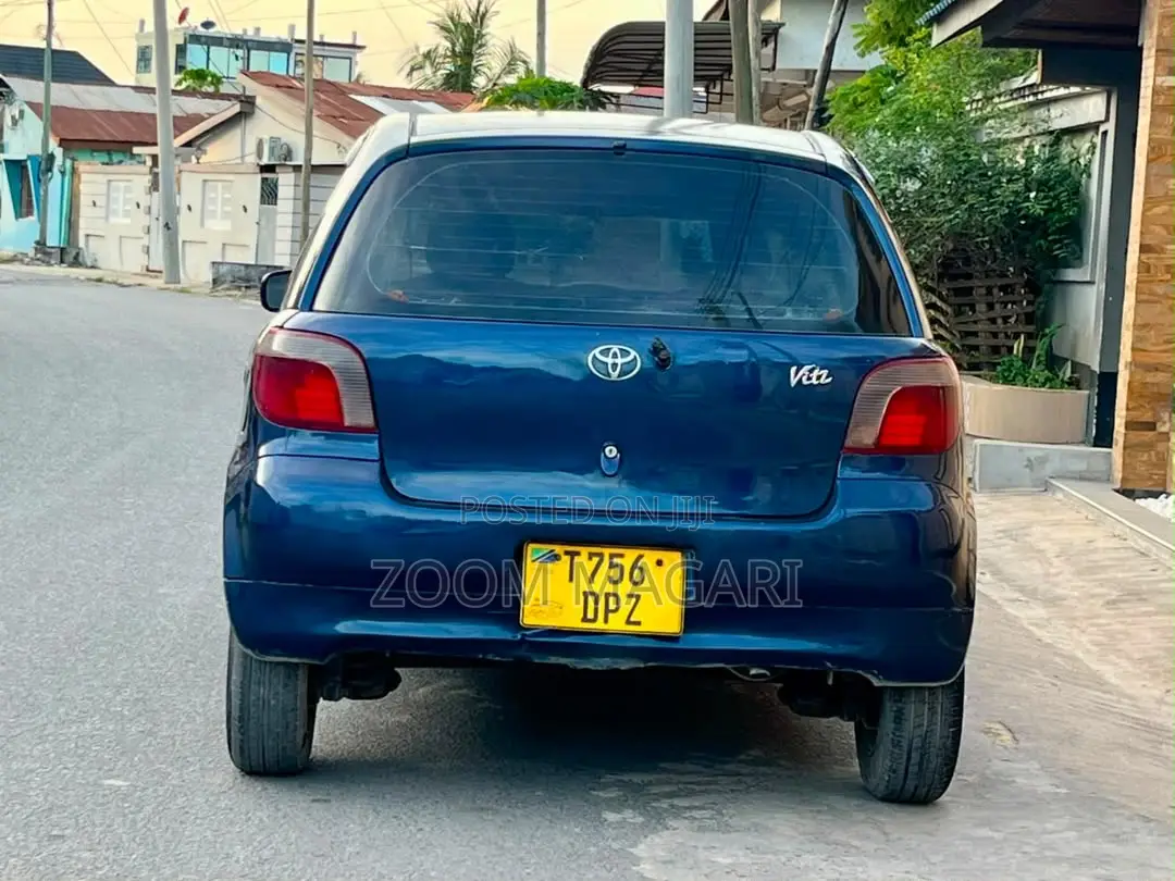 Toyota Vitz 2000 Blue